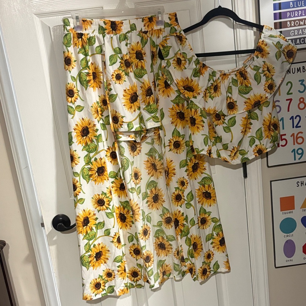 Sunflower-Print Woman’s Set 🌻